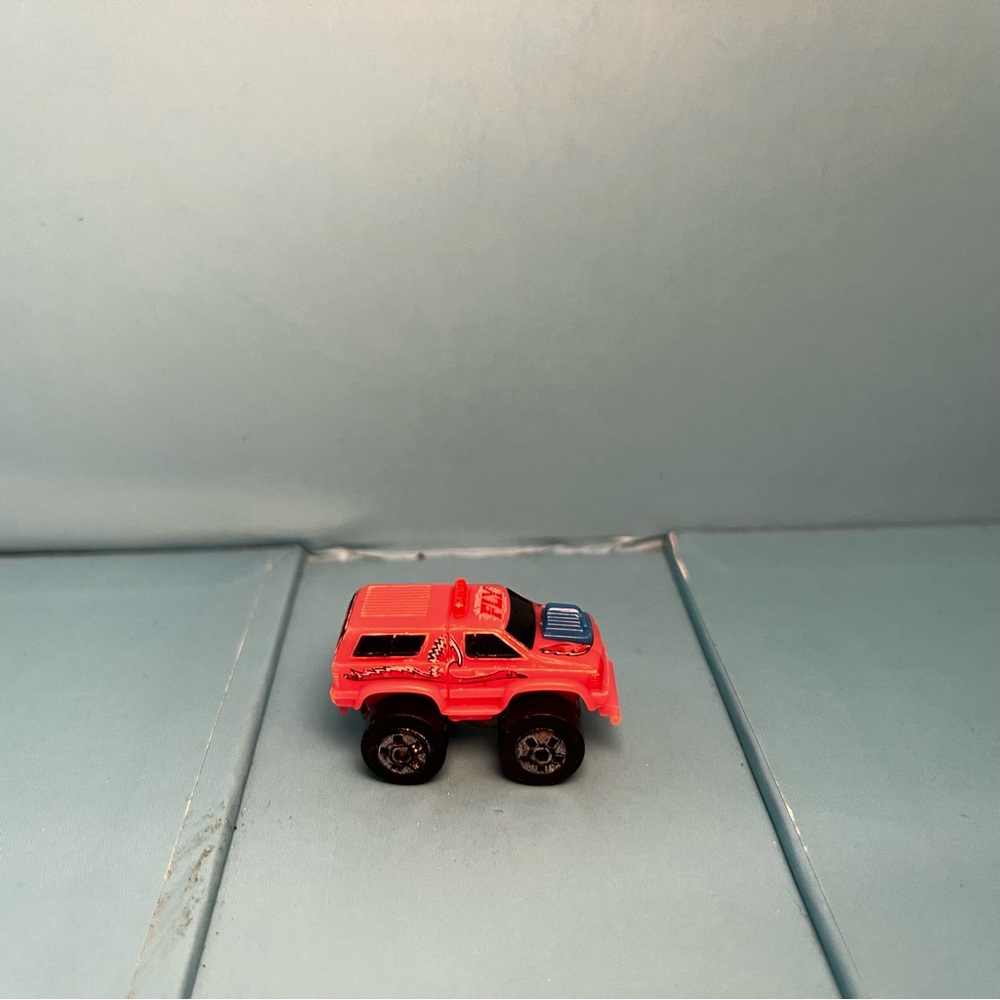 ⭐️ Road Champs Color Change - Ford Bronco Monster Truck 1987